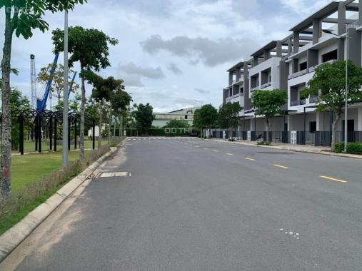 Khách ngộp cần bán nhà phố ven sông The Pearl Riverside - Bến Lức