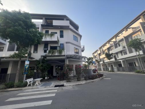 Khách ngộp cần bán nhà phố ven sông The Pearl Riverside - Bến Lức
