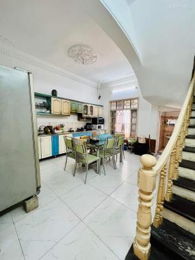 Cần bán nhà Khương Trung 90m2 4 tầng. Trước nhà ô tô tải tránh. Kinh doanh tốt