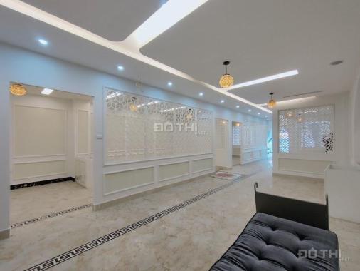 Bán siêu mẫu mặt phố Ngọc Thụy, 9 tầng, lô góc, hầm gara ô tô, nở hậu, gần nút giao đường 40m
