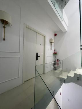 Bán nhà CHDV Nguyễn Khoái Quận 4, 4,5m x 17m, 6 tầng, cho thuê gần 100tr/tháng