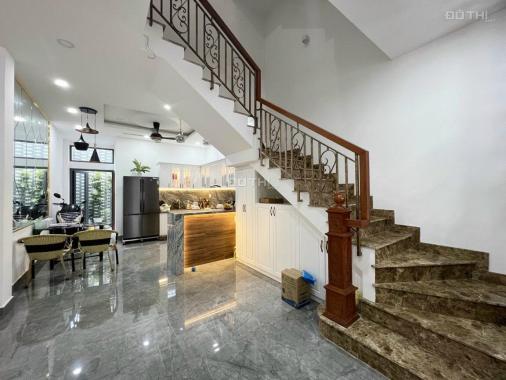 Chính Chủ Bán Nhà Mặt Phố Siêu Đẹp –Quận 2- 90m-5Tầng, TẶNG NỘI THẤT XỊN ĐẸP, Nhỉnh 10Tỷ