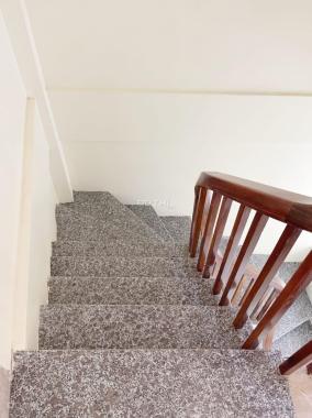 Cần bán gấp nhà ngõ 103 Cổ Nhuế 32m2, 5T, lô góc, ô tô, mặt ngõ kinh doanh sầm uất, 4.05 tỷ