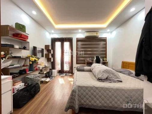 Chính chủ bán gấp nhà Cầu Giấy, Hà Nội. DT 40m2, 5 tầng. Phân lô gara ô tô. Kinh doanh, văn phòng