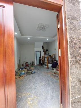 Chỉ 1.6 tỷ có ngay nhà Ninh Sơn Chúc Sơn dt 32m2 (4 tầng), ô tô lùi vào nhà, 100m ra QL6.