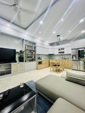 Bán nhà Nguyễn Du, Quận Hai Bà Trưng - 40m2 mt 4.3m - hiếm - ở luôn - gần hồ - nở hậu - chỉ 11.3 tỷ