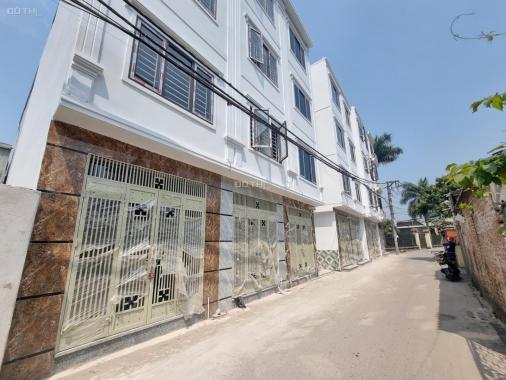 1.78 tỷ có ngay nhà 4 tầng, dt 31m2 mặt phố ô tô tránh, chỉ 10p ra bx Yên Nghĩa, Lh 0889633335.