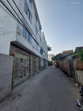 1.78 tỷ có ngay nhà 4 tầng, dt 31m2 mặt phố ô tô tránh, chỉ 10p ra bx Yên Nghĩa, Lh 0889633335.