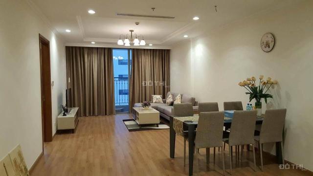 Cho thuê căn hộ chung cư Vinhomes Nguyễn Chí Thanh, 110m2 nội thất hiện đại trẻ trung (ảnh thật)