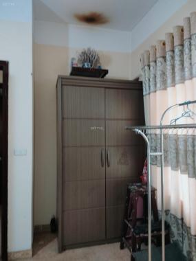 Bán gấp giá rẻ căn hộ Văn Chương sổ đỏ 28m, sử dụng 44m, tầng 3, mặt tiền 4m, 1.2 tỷ Đống Đa.