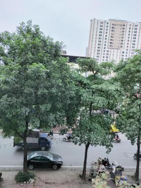Bán gấp giá rẻ căn hộ Văn Chương sổ đỏ 28m, sử dụng 44m, tầng 3, mặt tiền 4m, 1.2 tỷ Đống Đa.