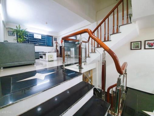 Bán nhà tại 44 Trần Thái Tông  Cầu Giấy 38m2 dân xây đẹp ngõ thông kinh doanh 5 tỷ 4