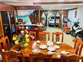Bán nhà lô góc Hoàng Cầu, Đống Đa, 105m2, 5 tầng, MT 18m, giá chỉ 36 tỷ.