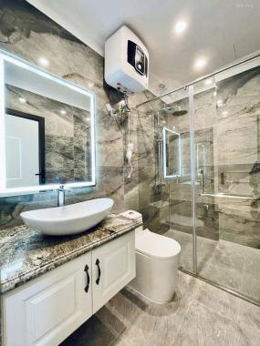 Bán Gấp Nhà Nguyễn Khánh Toàn – 7T Thang máy – Lô Góc – Ngõ Oto Tải – Kinh Doanh - Hạ sâu 3 Tỷ.
