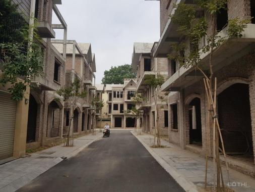 Bán biệt thự bán đảo Linh Đàm DT chỉ 100m2 mặt tiền 10m siêu hiếm. Tiện ích vô vàn 3 bước ra hồ lớn