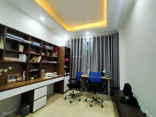 Bán nhà phố Mạc Thái Tông, Cầu Giấy, phân lô ô tô tránh, vỉa hè, DT50m2, MT 5m.