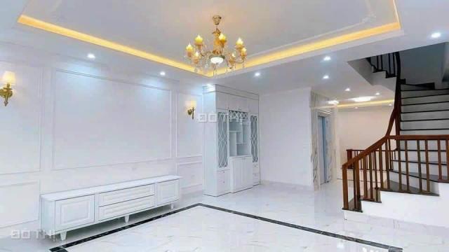 Bán nhà mặt phố TÂN MAI, Q. HOÀNG MAI. THANG MÁY. Ô TÔ VÀO NHÀ. KINH DOANH.