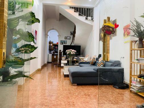 Nhà 3T lô góc 3 mặt thoáng, ngõ thông, DT55m2, 3.75tỷ Thanh Trì