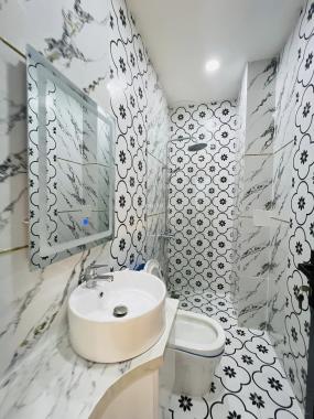 Cần tiền bấn gấp căn nhà hẻm xe hơi đường Điện Biên Phủ, Phường 15, Bình Thạnh. SHR