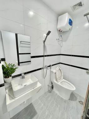 Bán toà dòng tiền Dương Quảng Hàm, Cầu Giấy. 97m2 xây 7T, tn 110tr/tháng, oto vào nhà, Giá: 20.2 tỷ