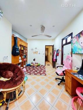 Bán nhà Kim Đồng-Trương Định, mặt ngõ ô tô, đẹp và rất thoáng, 38m2x3T ở ngay. Giá 3,05 tỷ
