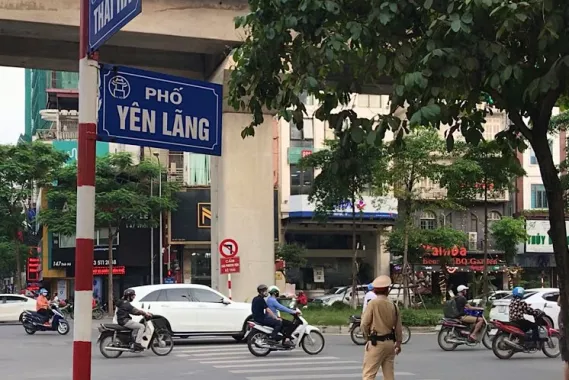 Bán nhà mặt phố Yên Lãng, Đống Đa, 251m2, mặt tiền 11m, sổ 1 chủ nở hậu, cho thuê và ở, giá 105 tỷ