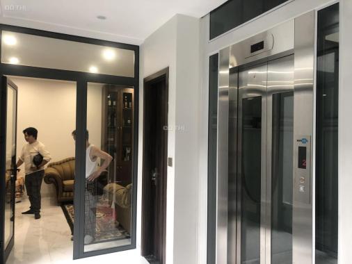 Bán nhà phố Hoàng Cầu- lô góc Mặt tiền khủng 18m- Đầu tư kinh doanh bất chấp- sổ đỏ 100m2 vuông vắn