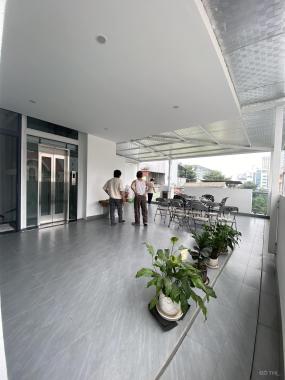 Bán nhà phố Hoàng Cầu- lô góc Mặt tiền khủng 18m- Đầu tư kinh doanh bất chấp- sổ đỏ 100m2 vuông vắn