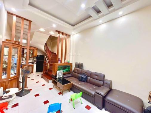 Bán nhà ngõ 35 Hoa Bằng, Yên Hòa, Cầu Giấy 35m2 xây 5 tầng, cách đường ô tô 10m giá 4.95 tỷ