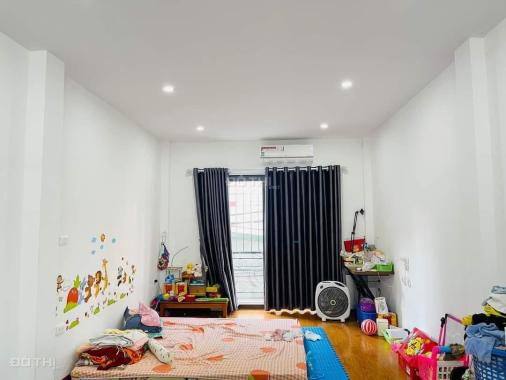 Chủ cần bán gấp nhà 40m 4 tầng ô tô đỗ qua nhà đỗ dừng thoải mái nhỉnh 3 tỷ