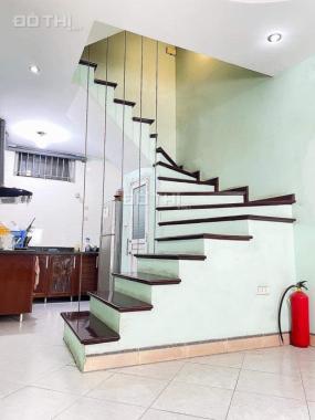 Bán nhà mặt ngõ Lạc Long Quân lô góc - 5 tầng ở ngay 35m2, 4,1 tỷ