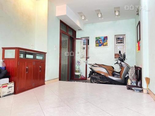 Bán nhà mặt ngõ Lạc Long Quân lô góc - 5 tầng ở ngay 35m2, 4,1 tỷ