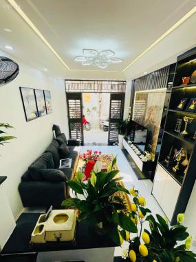 Bán nhà Xuân La gần phố - ngõ to - lô góc 30m2 x 6 tầng 4,1 tỷ