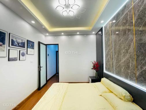 Bán nhà Xuân La gần phố - ngõ to - lô góc 30m2 x 6 tầng 4,1 tỷ