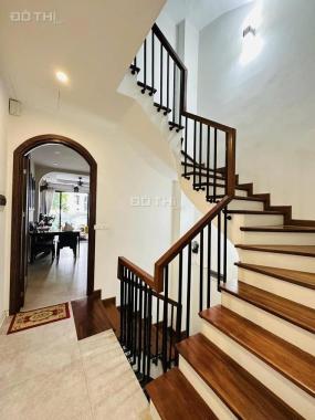 Đống Đa, ngõ to hơn phố, sát hồ Hoàng Cầu, 5 tầng, 2 thoáng, tầng 1 cho thuê 260 triệu/năm