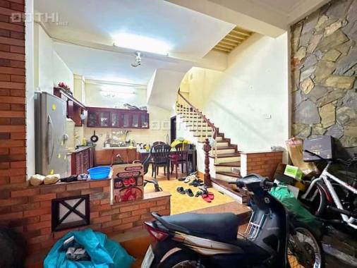 Cần tiền bán gấp nhà 39m2 phố Yên Phụ cạnh Hồ Tây