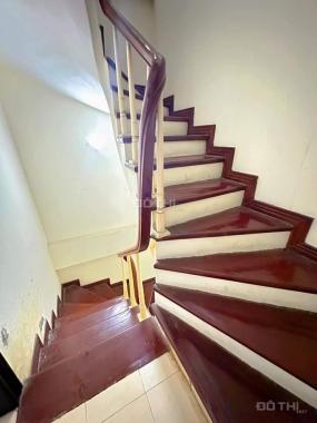 Cần tiền bán gấp nhà 39m2 phố Yên Phụ cạnh Hồ Tây