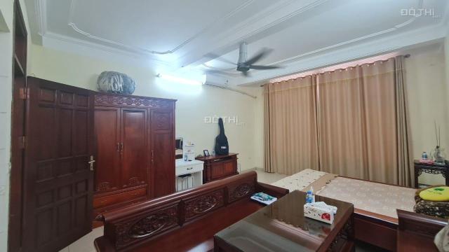 Nhỉnh 3 tỷ mua nhà 35m2 hộ khẩu Cầu Giấy vài bước ra phố, tin được không