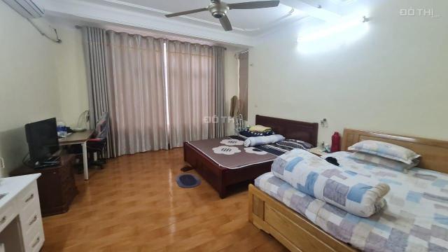 Nhỉnh 3 tỷ mua nhà 35m2 hộ khẩu Cầu Giấy vài bước ra phố, tin được không