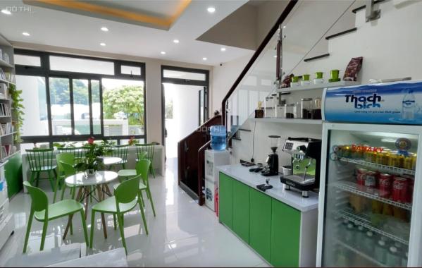 Cho thuê văn phòng, full nội thất, có trang bị phòng họp, khu vực tiếp khách, bàn ăn cho nhân viên