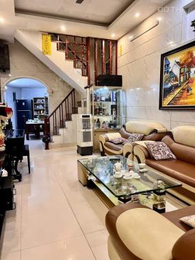 Cần bán gấp nhà 54m2 giá 5.4 tỷ có thương lượng đê la thành