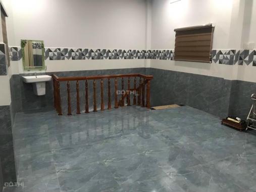 Bán nhà góc 2 mặt tiền đường Trần Bình Trọng, kế trường học. Giá 4,4 tỷ