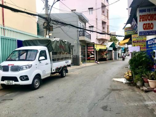 Bán nhà góc 2 mặt tiền đường Trần Bình Trọng, kế trường học. Giá 4,4 tỷ