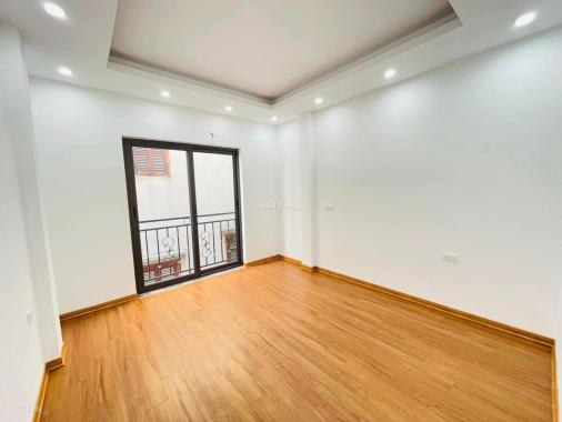 Bán nhà phố Đại La, Hai Bà Trưng, gần phố, ba gác đỗ cửa, ở ngay, 40m2, 4 tầng, giá 4 tỷ 4