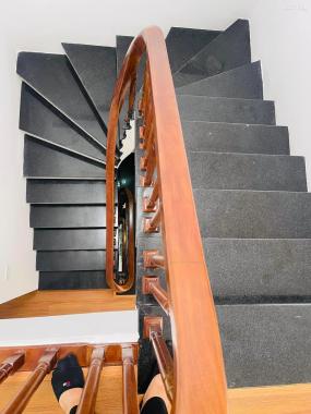 Bán nhà phố Đại La, Hai Bà Trưng, gần phố, ba gác đỗ cửa, ở ngay, 40m2, 4 tầng, giá 4 tỷ 4