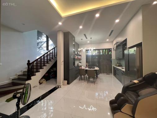 Đại La, Hai Bà Trưng, nhà đập hộp, gần phố, mặt tiền rộng, 50m2, 5 tầng, chỉ 5 tỉ 4