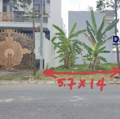 Bán nền mặt tiền đường số 4 KDC Nam Long. Hướng TB. Giá 3,95 tỷ