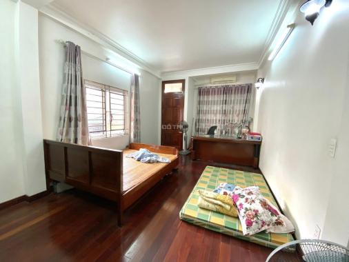 Giảng viên bán căn Xuân Thủy để mua nhà to, 37m2 gần phố giá nhỉnh 4 tỷ 5
