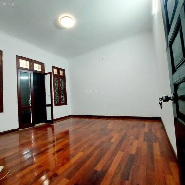 Đại La, Hai Bà Trưng, 1 nhà ra phố, oto đỗ cửa, thông ngõ, vị trí tuyệt đẹp, 44m2, hơn 5 tỉ