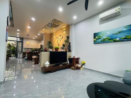 Bán nhà đường đường Dương Quảng Hàm 1T3L - 6.2x22m (nở hậu)